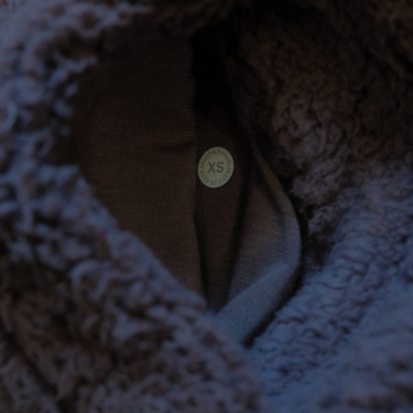 Lululemon Short Sweet and Sherpa Reversible Jacket - Picture 7 of 7